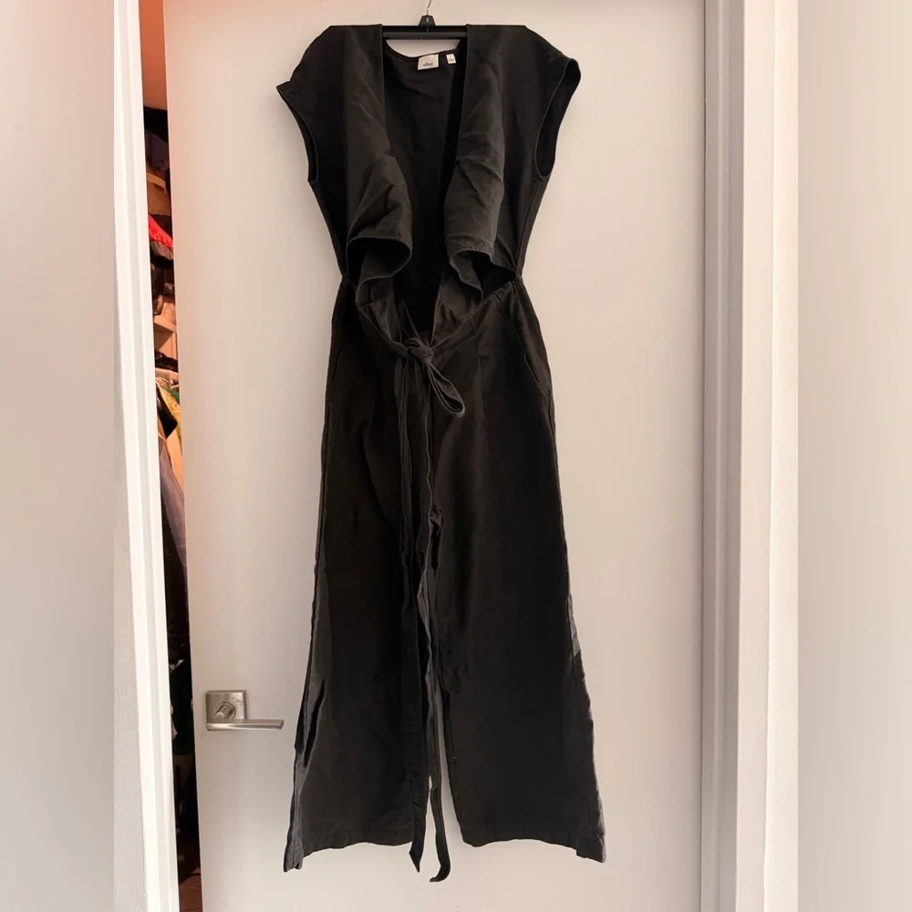 Aritzia Black Sleeveless Wide-Leg linen blend front tie Jumpsuit size 4